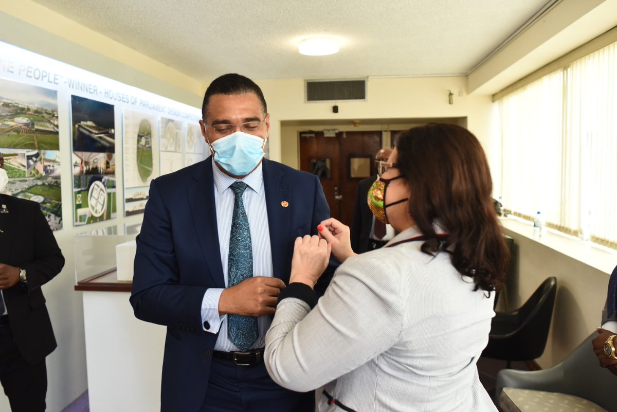 UnaidsJ's tweet photo. Today at #GordonHouse! UNAIDS Country Director @ManoelaManova pins @AndrewHolnessJM and other Members of Parliament w/red ribbons marking #WorldAIDSDay2021 and reaffirming our commitment and solidarity with people living with HIV! 👏♥️Together we can #EndAIDS in Jamaica 💪 https://t.co/5JnXVjzkQW