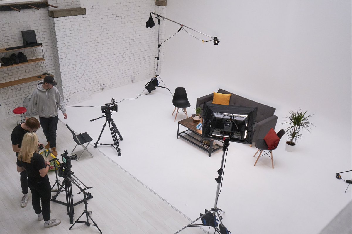 gattoncreative's tweet photo. A few Behind The Scenes pics from our shoot with @rainbowtokenbsc at @StudiosMello 📸 

Want to meet the developers of Rainbow Token? Check out the link below!😀🌈

https://t.co/11LwPkS13R

#Bitcoin #cryptocurrency #rainbowtoken #interview #Video #studio #London https://t.co/aYghrKw0U1