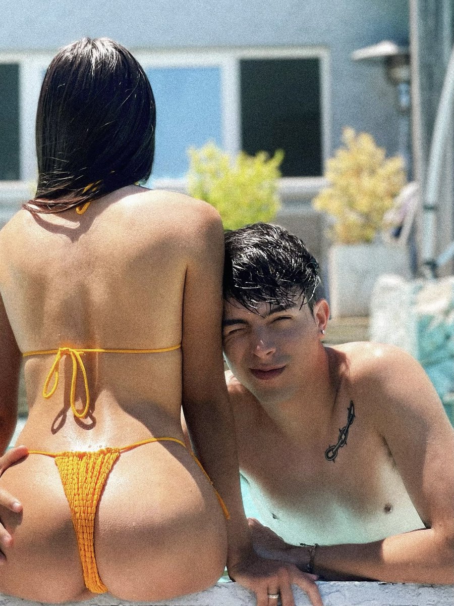 rusherkingg's tweet photo. Tiene un booty mundial yo le puse mi tinta 🍑 
JUEVES 8PM BENDICIÓN X MI CANAL DE YOUTUBE https://t.co/JpqvE3eR0v