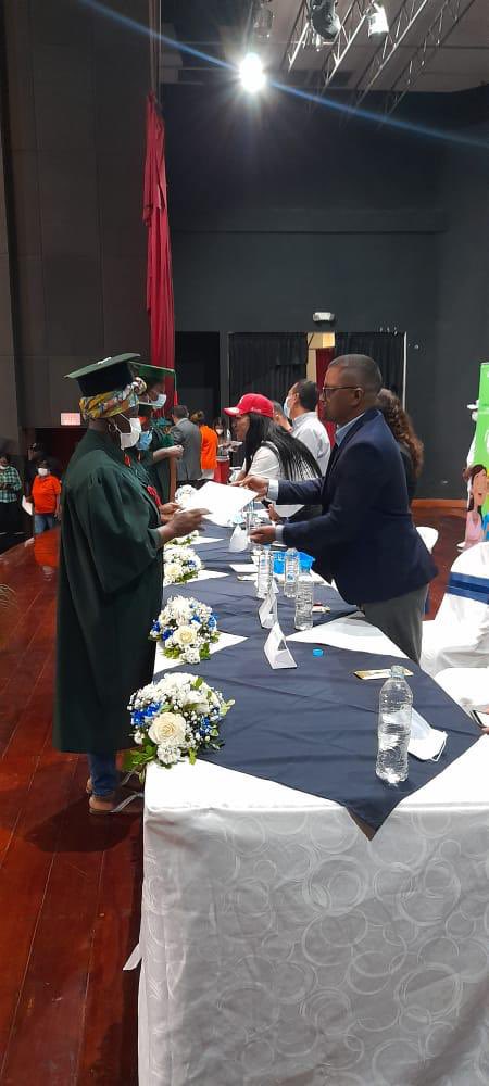 mbaquer's tweet photo. #ProyectoSelloAFC este viernes 26 se graduaron de las Comunidades de Aprendizaje 3 asociaciones de Esmeraldas: El Tigre, La Chillangua y AMATIF y recibieron carnets de #AFC ! Felicitaciones!! @AgriculturaEc @mne2019 @IICAEcuador @FIEDSprograma @PrefecturaESM https://t.co/7PlQY6XCdb
