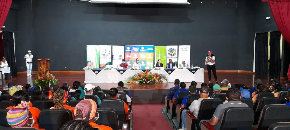 mbaquer's tweet photo. #ProyectoSelloAFC este viernes 26 se graduaron de las Comunidades de Aprendizaje 3 asociaciones de Esmeraldas: El Tigre, La Chillangua y AMATIF y recibieron carnets de #AFC ! Felicitaciones!! @AgriculturaEc @mne2019 @IICAEcuador @FIEDSprograma @PrefecturaESM https://t.co/7PlQY6XCdb