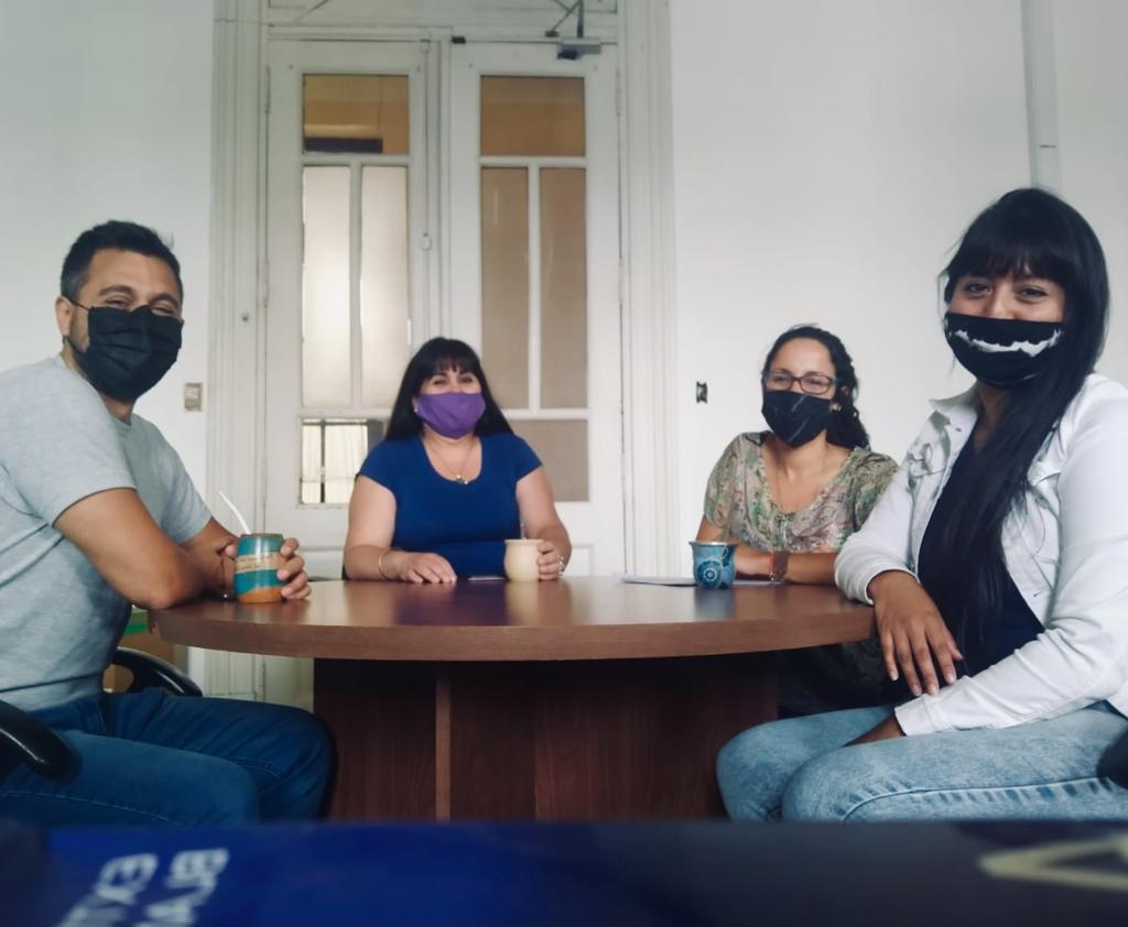 ezebarbenza's tweet photo. Ayer nos reunimos con Pamela Vergara y Patricia Urrutia, coordinadoras de @safcisantacruz, para evaluar estos dos años de gestión y planificar la nueva etapa con más trabajo en conjunto para los y las trabajadoras de la agricultura familiar, campesina e indígena. https://t.co/Lq8S0YBFn5