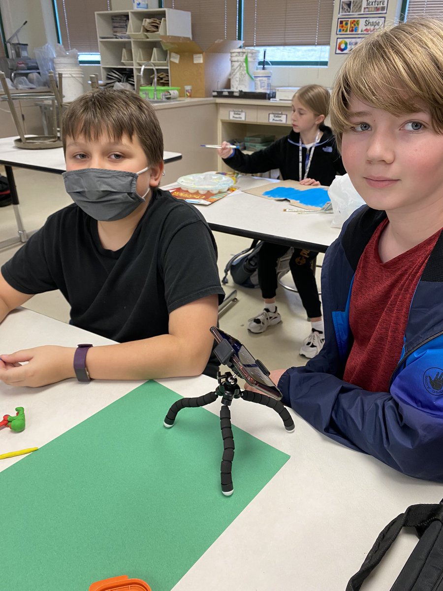 ArtsyTeacherOne's tweet photo. It’s Day 2 of Digital Art Club. The kids are creating sets and writing scripts for stop motion movies! 🛑🎥🎬🍿@mps_russell @MillardPS @BethLFink @BrentSnow5 @MrsKatieHadan #RussellExploratory https://t.co/h5TU7Ykl4L