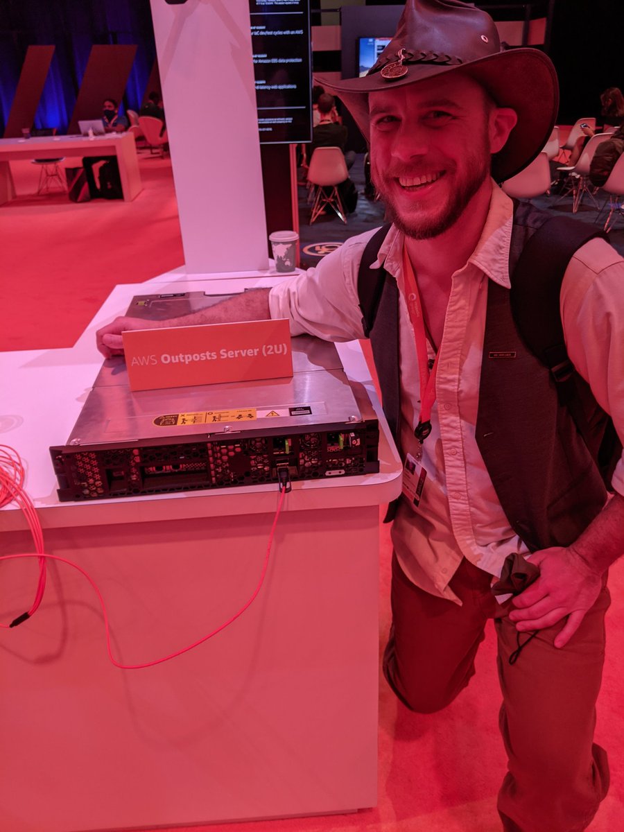 cloudbart's tweet image. Got to see an Outpost in person, pretty sweet! #awsoutposts #awspromotion