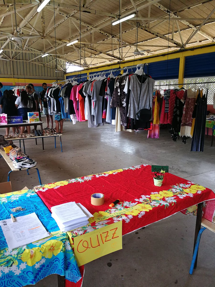 Grand succès de l'opération Green Friday, en réaction à la surconsommation que peut générer le Black Friday. Une boutique éphémère créée par les étudiants de BTS NDRC, pour favoriser échanges, partage et seconde main #developpementdurable #greenfriday <a href="/EducationTahiti/">DGEE Polynésie</a>