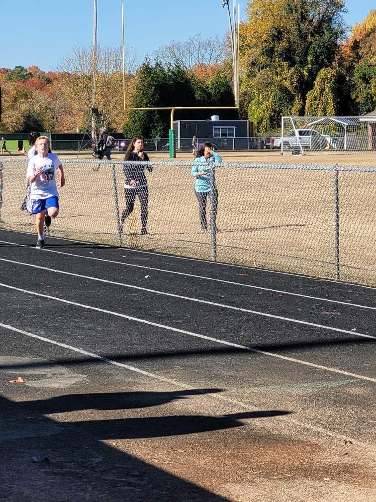 CapeFearFlyers's tweet photo. Miles Fitzgerald is in the 6th grade at the Wilmington Academy of Arts & Sciences. This is his first year running with the Cape Fear Flyers, and he is excited to travel to Charlotte to compete in the AAU XC Nationals.
#AAUXCNationals #runnerboy #xclife #AAUCrossCountry https://t.co/42NIL02NUZ