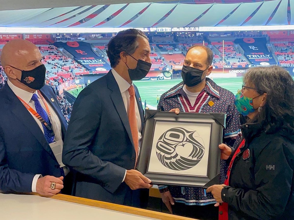 ISPARCBC's tweet photo. I·SPARC, @BCLions &amp; @TELUS are pleased to announce the Raise the Game Campaign has raised $20,000 to benefit the health &amp; wellbeing of Indigenous peoples in BC! 🙌🏈🦁🧡Thank you to the BC Lions &amp; TELUS for your generosity! 🙏🧡 More info: https://t.co/tLCyyCMSra https://t.co/8039DorbgT