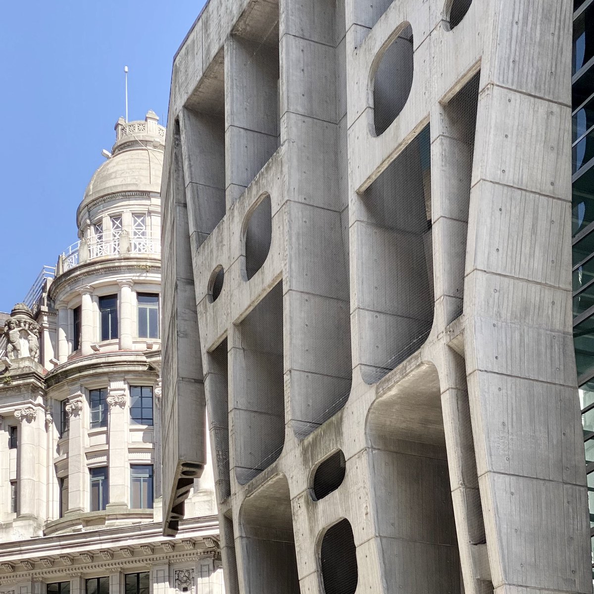 ____MGL____'s tweet image. “No se trata de hacer ventanas sino de perforar muros.” (CT)