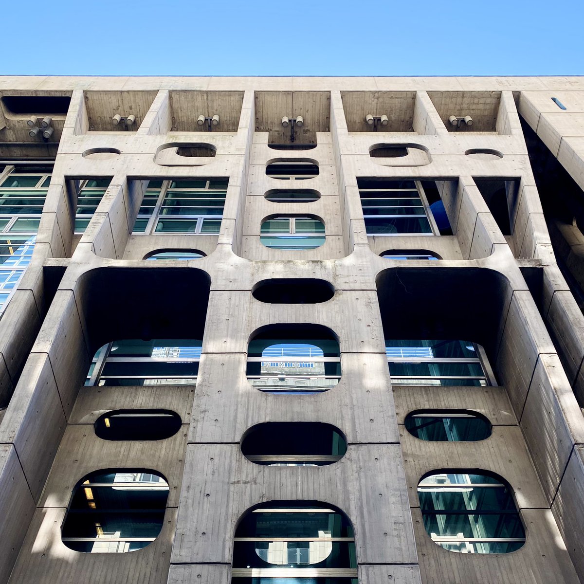 ____MGL____'s tweet image. “No se trata de hacer ventanas sino de perforar muros.” (CT)