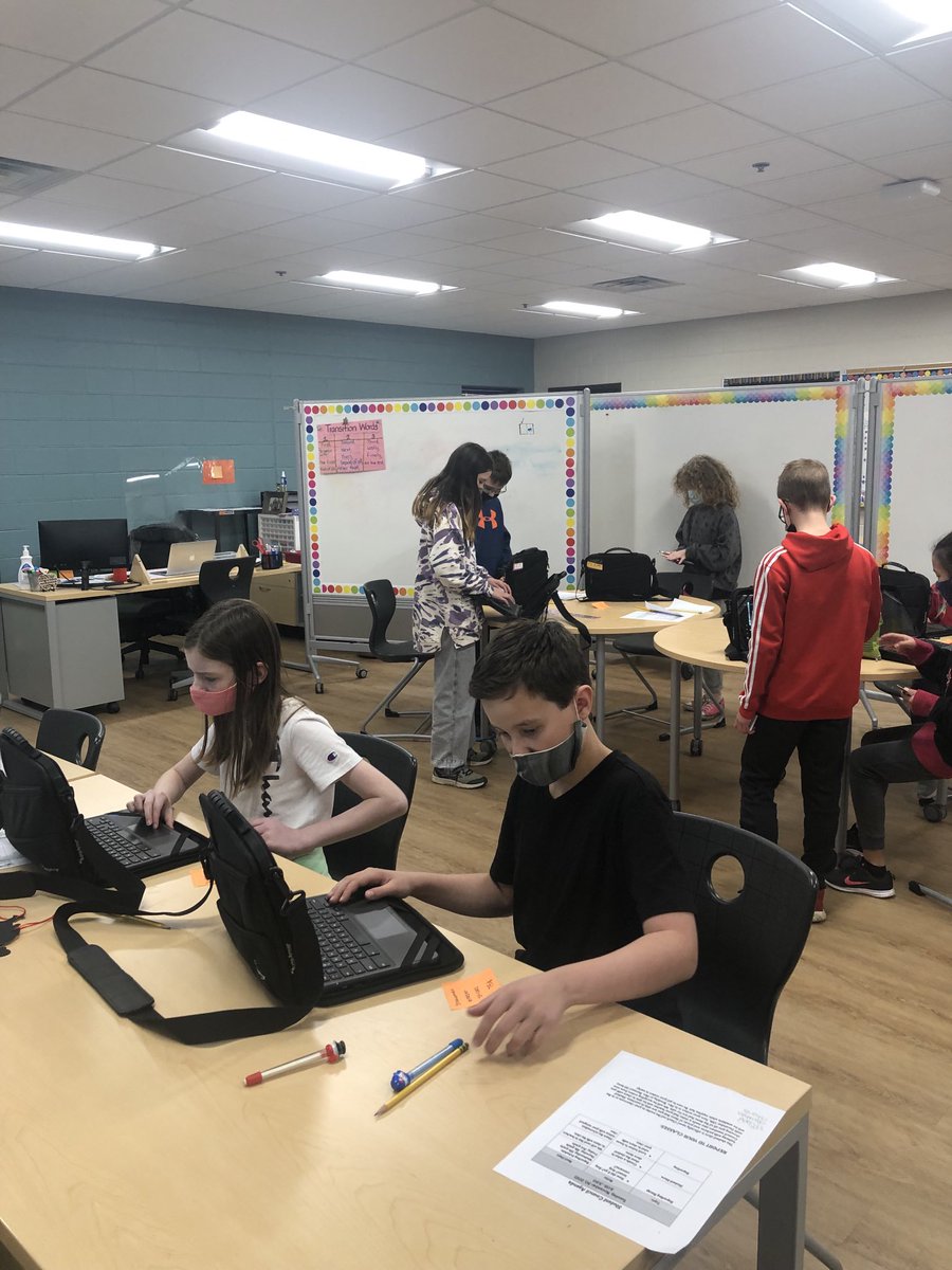 MrsBermanD76's tweet photo. WOIS Student Council members are hard at work making a slideshow advertising the items in our student store ⁦@MrsBrodskyD76⁩ ⁦@DLDistrict76⁩ https://t.co/7UEXDurHDe