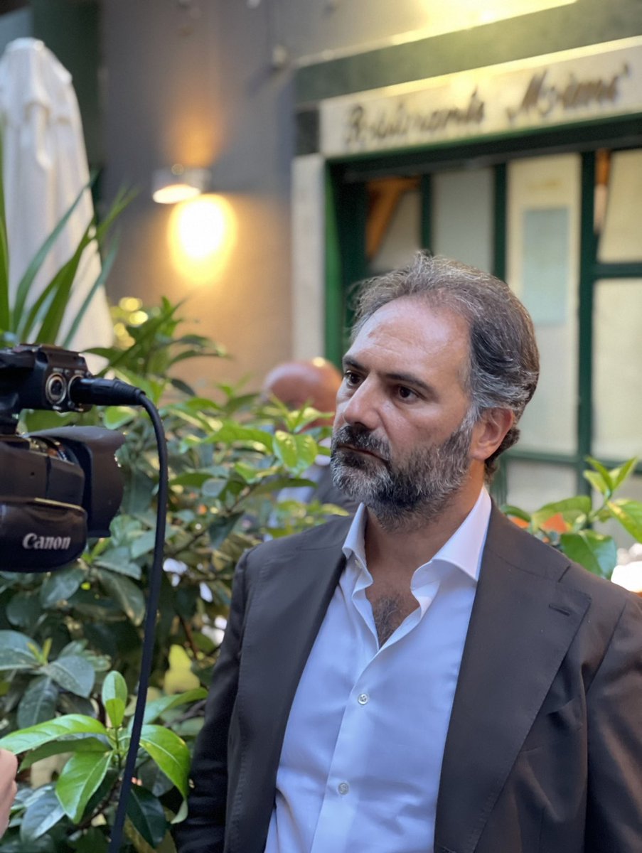 MarescaCatello's tweet photo. Ci sarà sempre qualcuno che non comprenderà una tua scelta. Ma si sceglie per proseguire, non per essere compresi. #JoëlDicker #ConCoraggio
#AvantiConOrgoglio
#ConIlCuoreSenzaPaura
#NapoletanaAmbizione💙 #Napoli #Fuoridalcoro https://t.co/ELOIRzHfWU