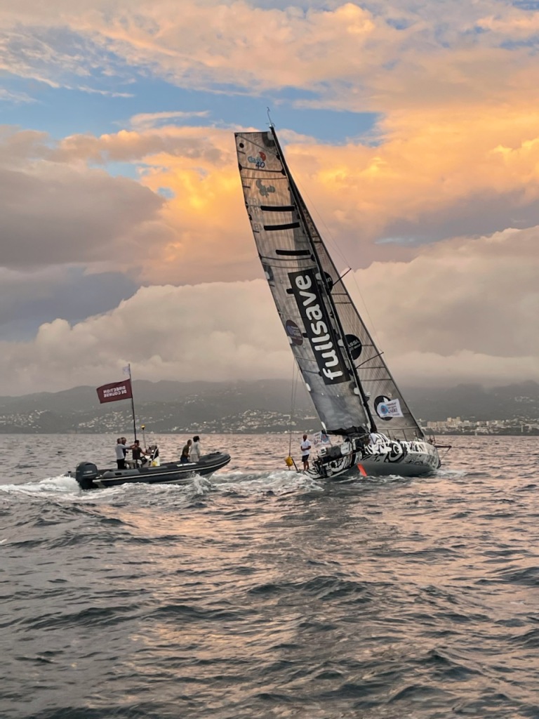 Escorte avec la direction de course jusqu’à la ligne d’arrivée de la @TransatJV !

<a href="/LH_LeHavre/">Le Havre</a>
<a href="/RegionNormandie/">Région Normandie</a> @cmtMartinique <a href="/AssoClass40/">Association Class40</a>

#TransatJacquesVabre
#RouteDuCafé
#TJV148
