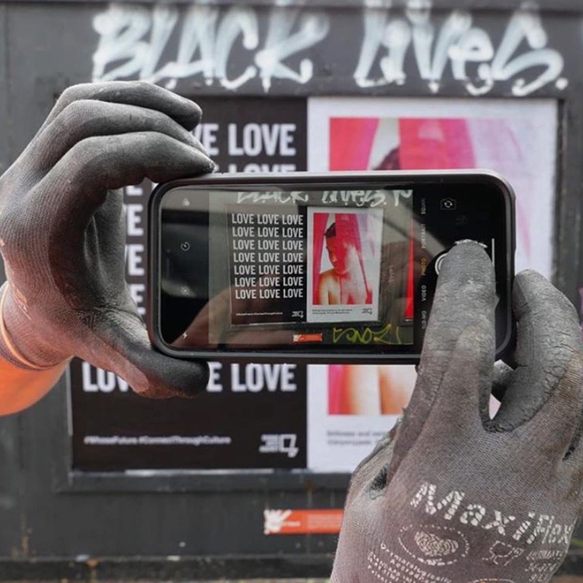 outofhandprint's tweet photo. Delighted to have won @TheDrumAwards Out of Home 2021 Not For Profit/Charity category!π
The #WhoseFuture Project with @RisingArtAgency & @BristolCouncil was a huge success and we are so proud to have been apart of it.π #OutofHome #BestofBristol #Bristol #NotForProfit #Charity https://t.co/iraolAVBVk