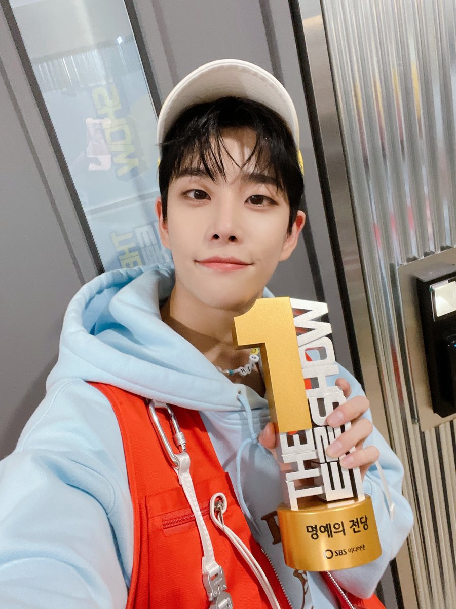 westillpmh's tweet photo. ㅡ 211129  

ㄴ MJ 1ST WIN 
- 더 트롯쇼

🧡#GetSetYo1stWin 
🧡#엠제이_계세요_더트롯쇼1위 https://t.co/7vTSlNhVS2