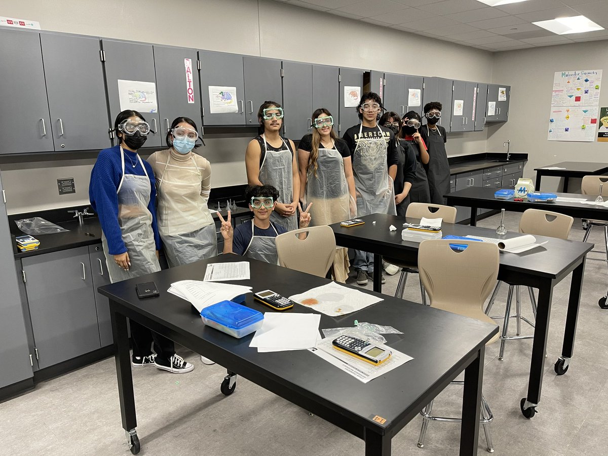 SusanMoritzGray's tweet photo. Mayde Creek KAP chemistry students help set up an AP lab after school! They did a tremendous job! #rampride https://t.co/P0vgTT6C3K