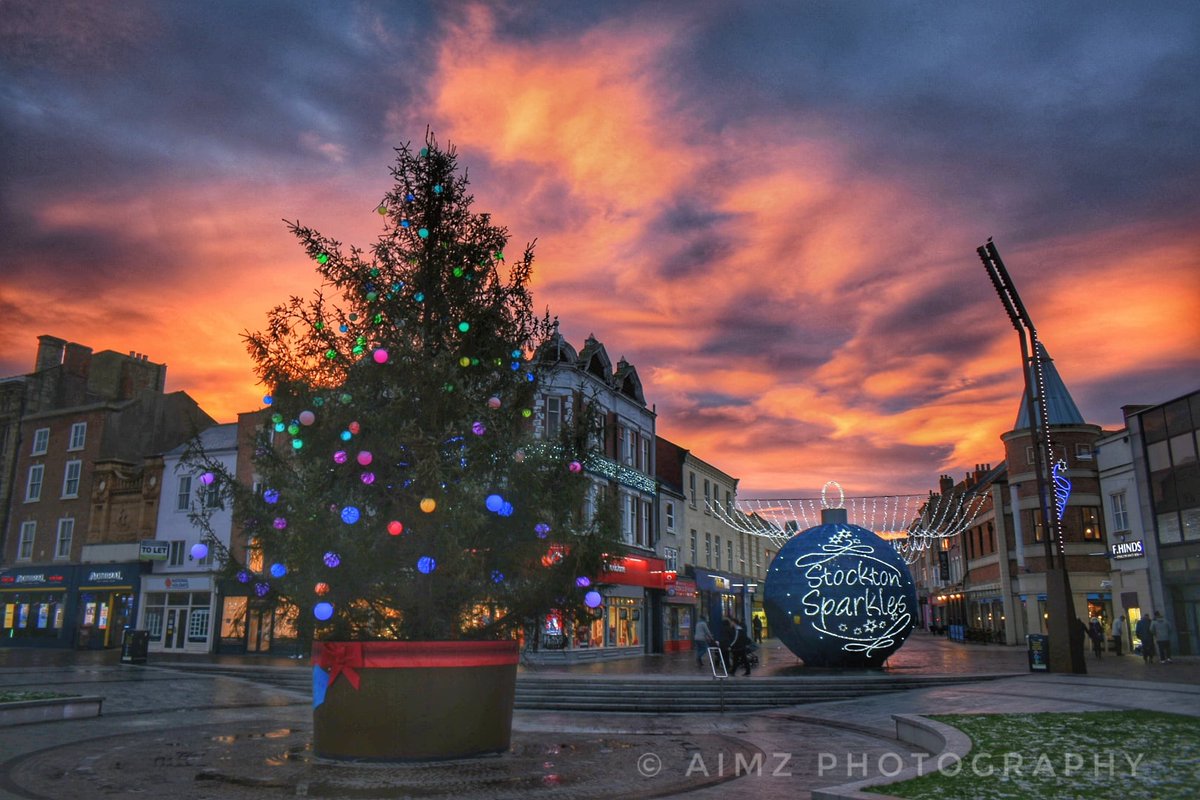 Sun setting over the Stockton Sparkles Christmas Decorations 

#Stocktonsparkles
#sunsetphotography 
#Teesside
#Stocktonontees
#ourbeautifulborough