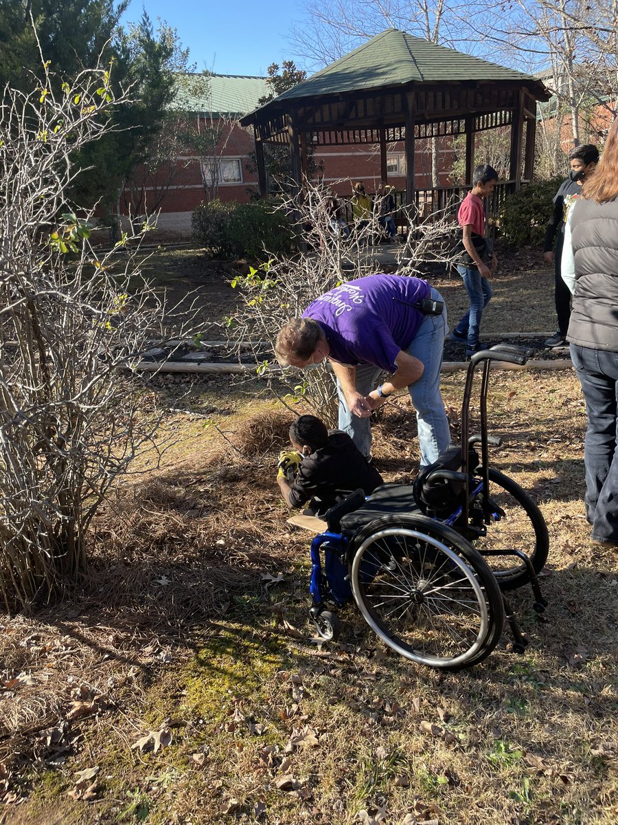 Our 6th graders started planting 1000 daffodil bulbs today at WBMS as part of the #DaffodilProject. Proud to be a part of our #NoPlaceForHate school! <a href="/mkpardee/">Katie Pardee</a> <a href="/mgarnerwbms/">Michelle Garner</a> <a href="/hurstwbmsap/">Carmen Hurst</a> @KaseyWilsonWBMS @WBMSprincipal <a href="/FCSocialStudies/">Fulton County Social Studies</a>
