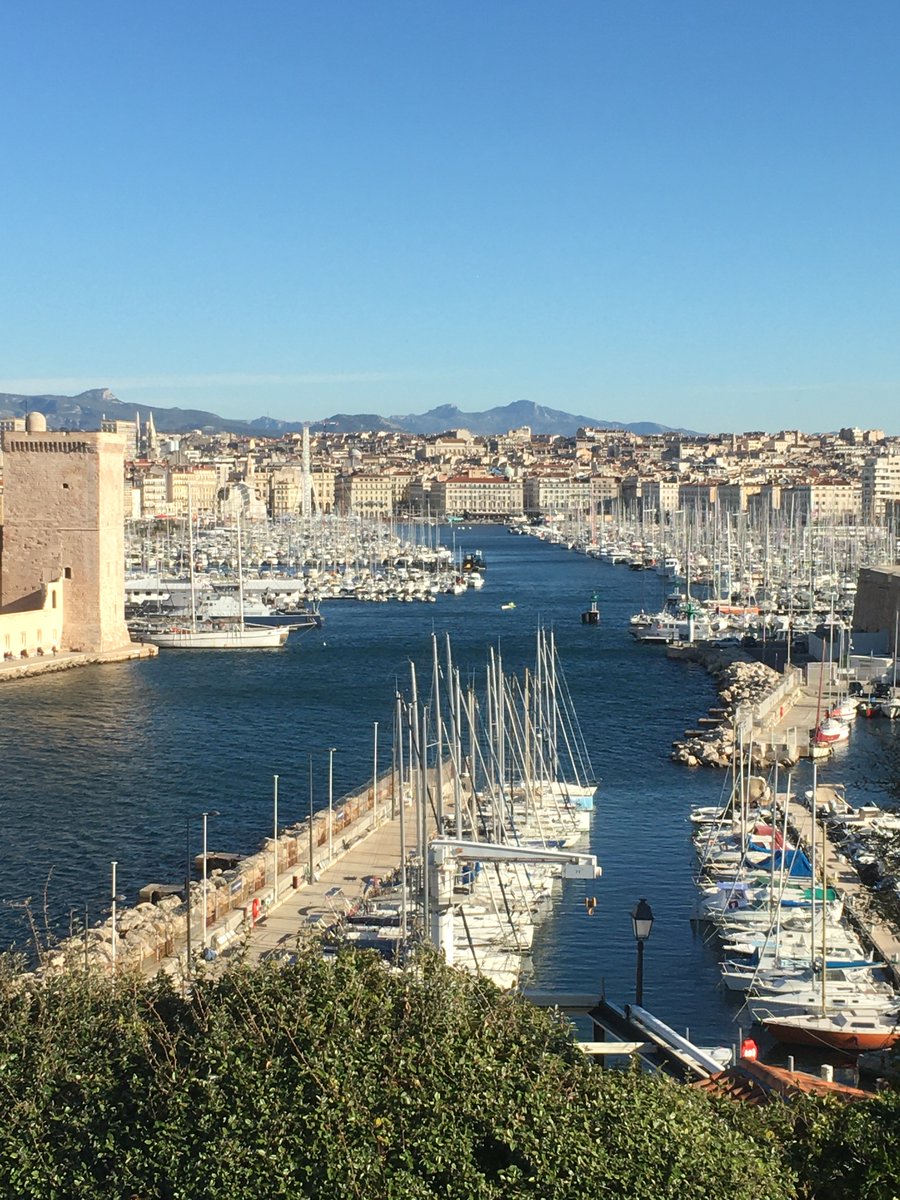 SFUPA1's tweet photo. Mille mercis au Pr. Faure et à son équipe @aphm_actu @univamu pour leur accueil et l'excellente organisation de ce séminaire d'enseignement #SFUPA21 sur #endourology au #pharo parfaitement orchestré par @COMMSante #womeninurology https://t.co/BB7erP9UHy