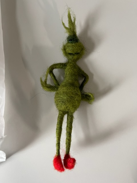 ZwitscherListe's tweet photo. Eine Bekannte bastelt aus Frust fast nur noch so etwas... auch, weil ihre ganzen Einnahmen von den Weihnachtsmärkten wegfallen. (Gefilzte Figur, Höhe ca. 20 cm +/- X).

Wer einen für läppische 15 Euro plus Versand haben möchte: DM. https://t.co/a9kGOLNNJk