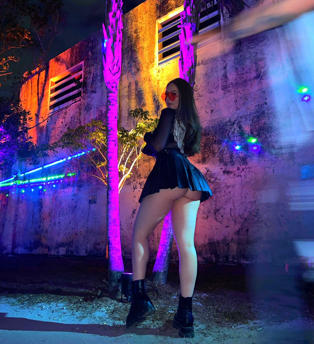 uphoriiaaa's tweet photo. Techno booty at @HocusPocusMIA 🖤 https://t.co/Wm2Z5eXf4o