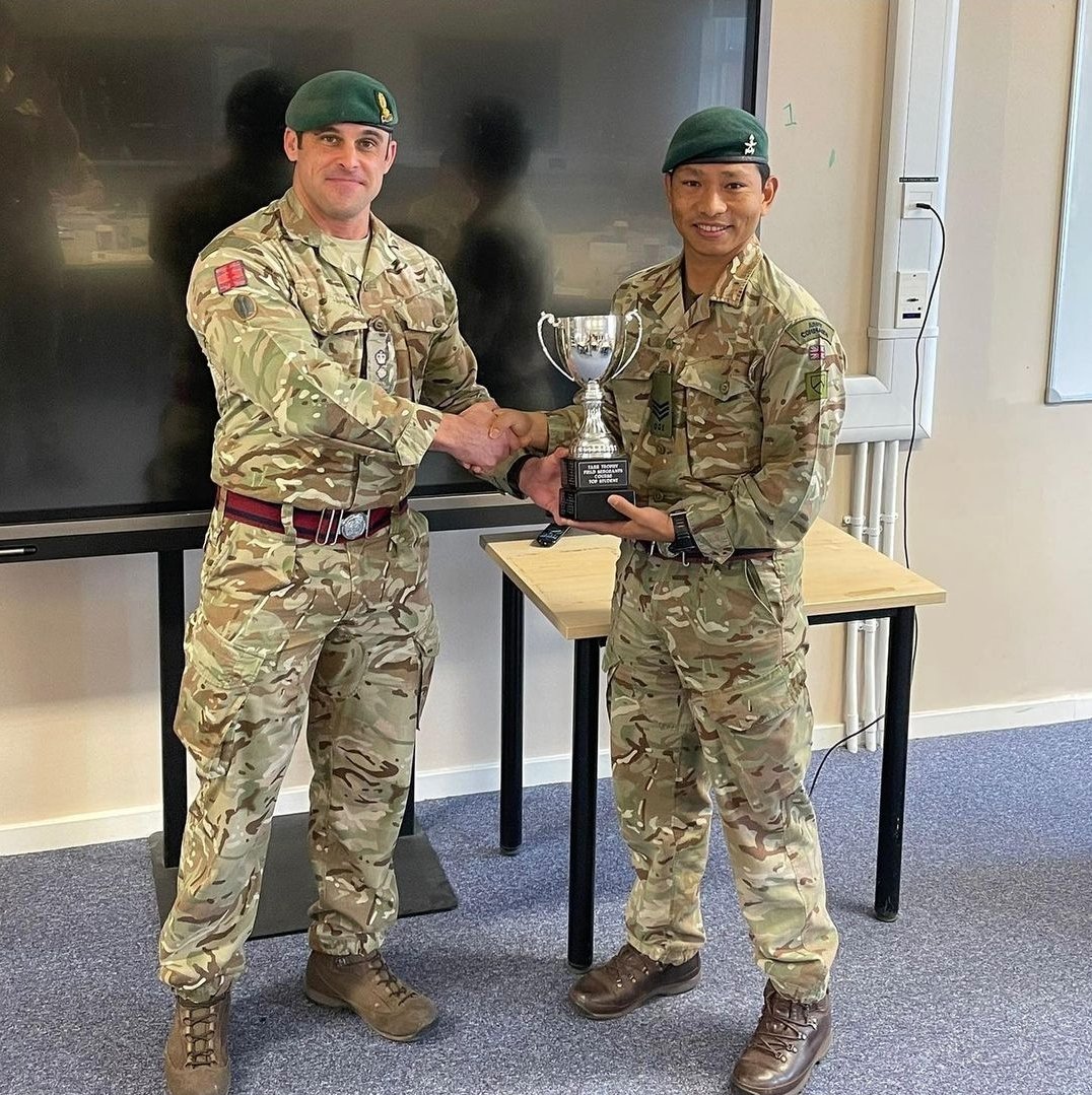 Huge congratulations to Sgt Roshan Bhudha Magar who was awarded top student on his RE Field Sergeants' Course (RE FSC). #worldclass #global #sapperfamily #proudsappers @Proud_Sappers @8EngrBde @3RSMERegt @RSMEREWW @36Regt @12_FS_Engr