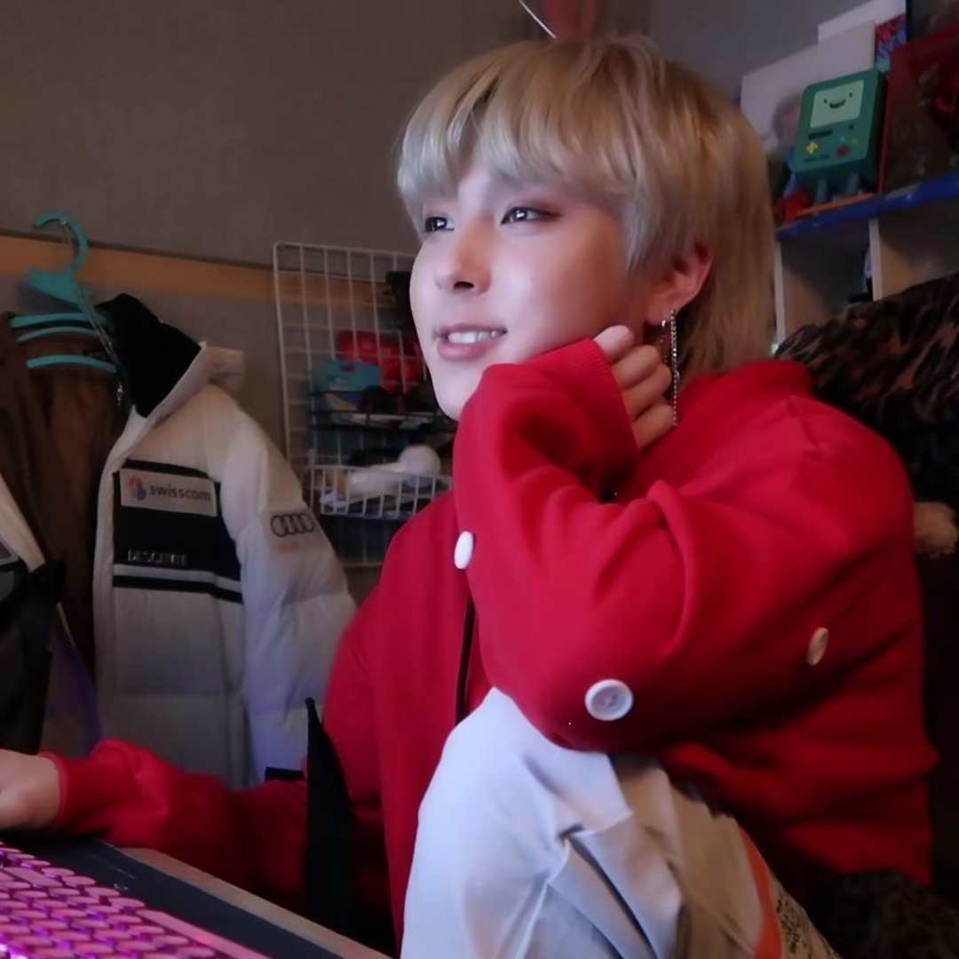 fairyweve's tweet image. he has galaxies in his eyes