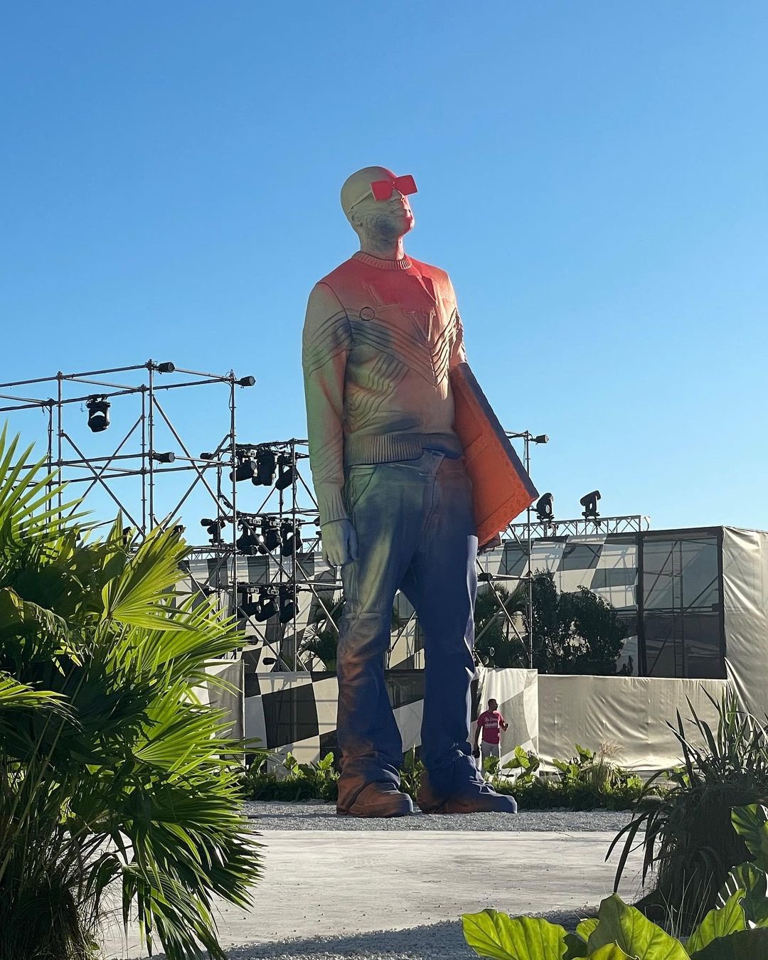Nice Kicks on X: .@LouisVuitton erected a Virgil Abloh statue at its Miami  venue ahead of the “Virgil Was Here” presentation of his Spring/Summer 2022  collection ✨  / X