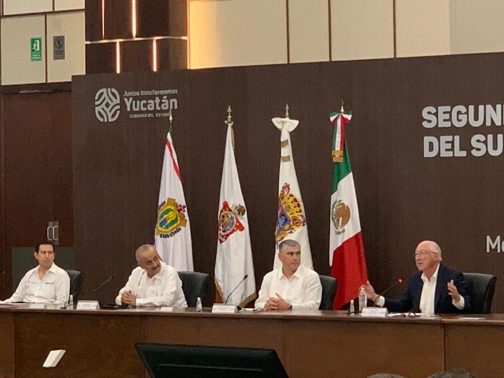 cmmerino's tweet photo. Seguimos construyendo a favor del desarrollo económico de Tabasco y el Sureste. Hoy participo en Mérida en el Segundo Encuentro de Gobernadores de la Región, donde contamos con la participación comprometida del embajador de EE.UU. Ken Salazar @USAmbMex https://t.co/449CB5VIpr
