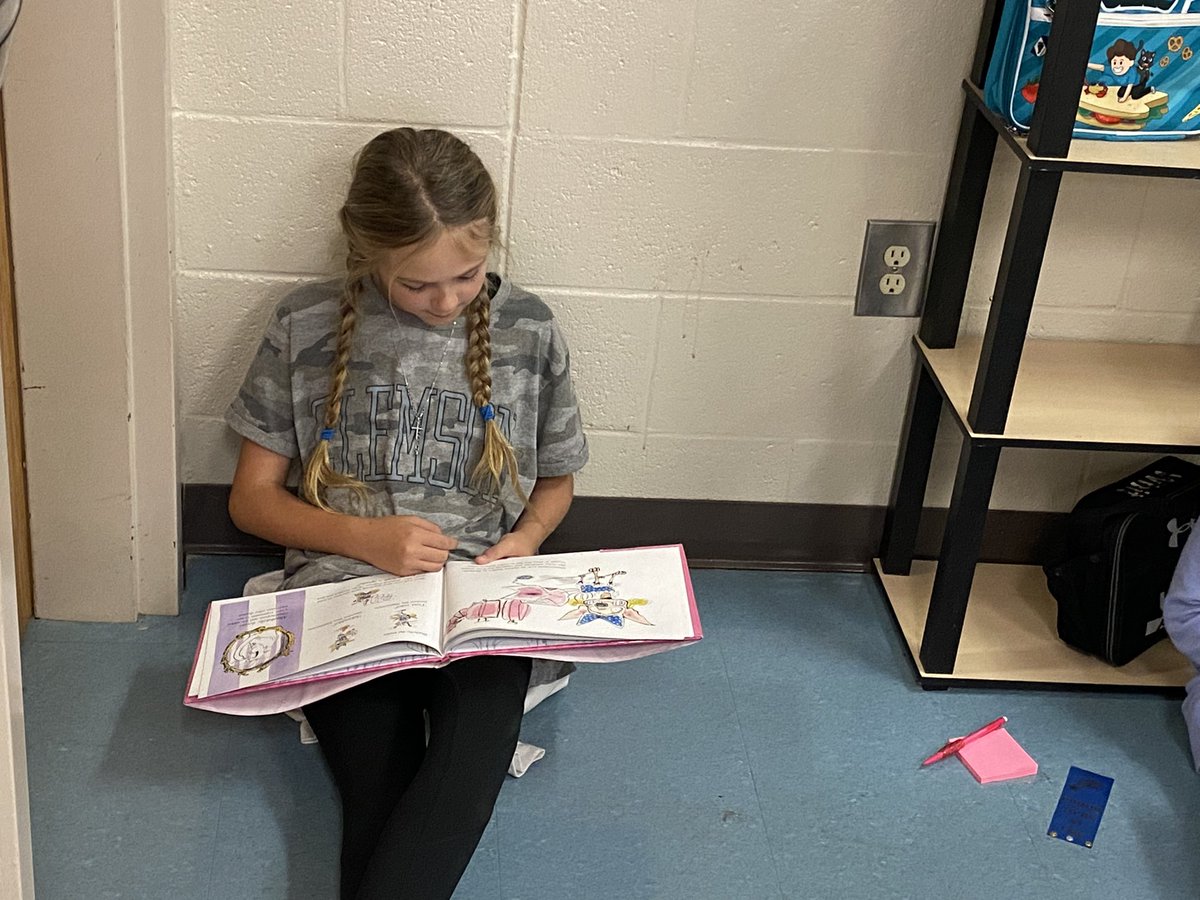 mrscranelmes's tweet photo. Today, my fifth graders fell back in love with picture books! What a great way to see a character change and grow in one sitting! Thanks @TheLibrariNan for your help picking the books! 📚�� @MarinerMates https://t.co/dzkx03U4ar