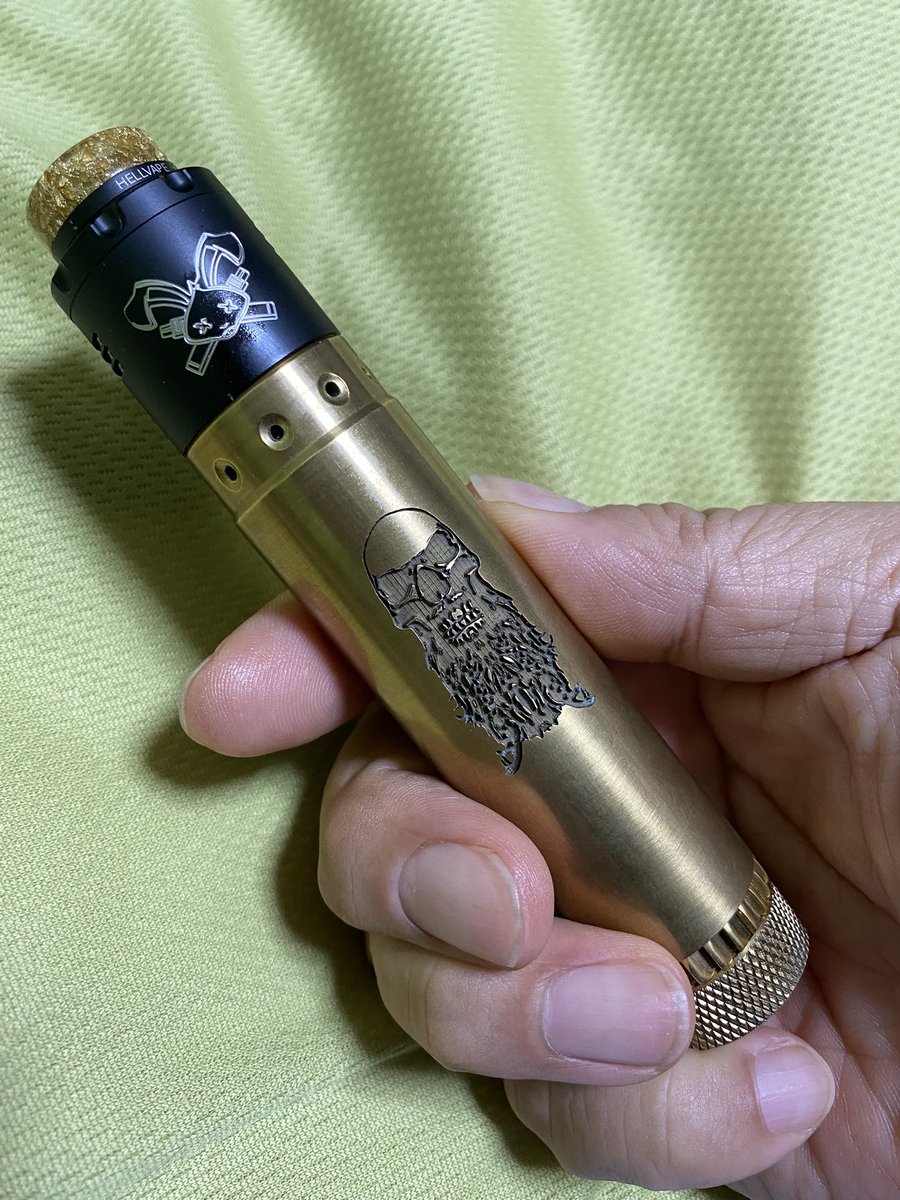 NDS74884138's tweet image. おはようございますー。

12月のスタートは雨。
もうすぐ止むようですが、通勤通学の人は足元ご安全に。

ワタシは嫁が体調を崩した為急遽テレワークに。

今日はおじさんとウサちゃん。

#vape好きな人と繋がりたい
 #complyfe
 #deadrabbit3