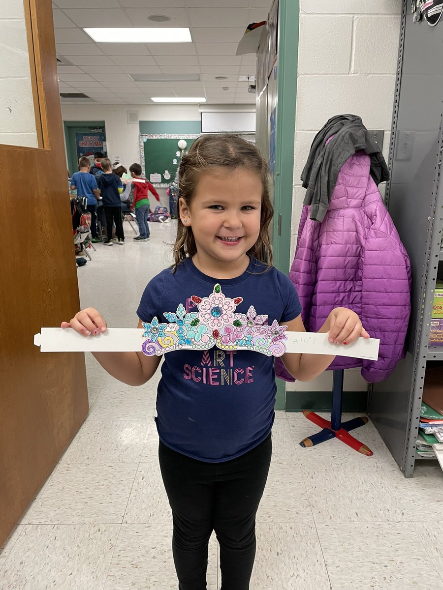 Ellen02811101's tweet photo. Spirit EDEP making Winter Crowns🥰 These kiddos make my day! @spiritbelieves @vcsbtbedep https://t.co/LOztNJXBF4