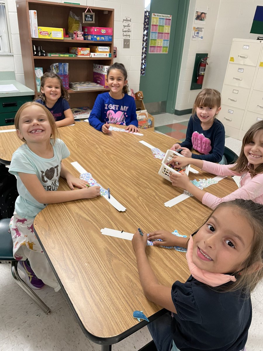 Spirit EDEP making Winter Crowns🥰 These kiddos make my day! <a href="/spiritbelieves/">Spirit Elementary</a> <a href="/vcsbtbedep/">BTB/EDEP Programs- Volusia County Schools</a>
