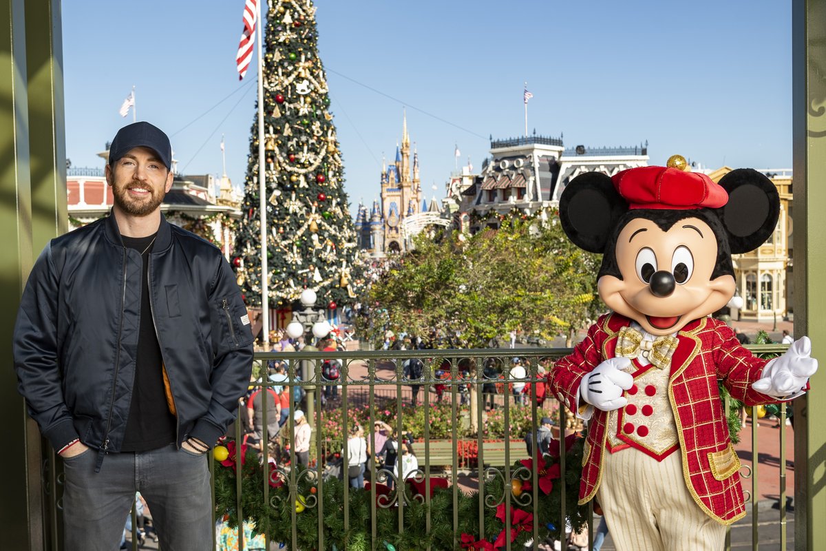 DisneyParks's tweet photo. Actor @ChrisEvans recently visited @WaltDisneyWorld to celebrate the holidays with Mickey Mouse at Magic Kingdom Park. There's no better place to celebrate the most wonderful time of the year, especially during The World’s Most Magical Celebration! #DisneyWorld50 https://t.co/q3JTuIQDci