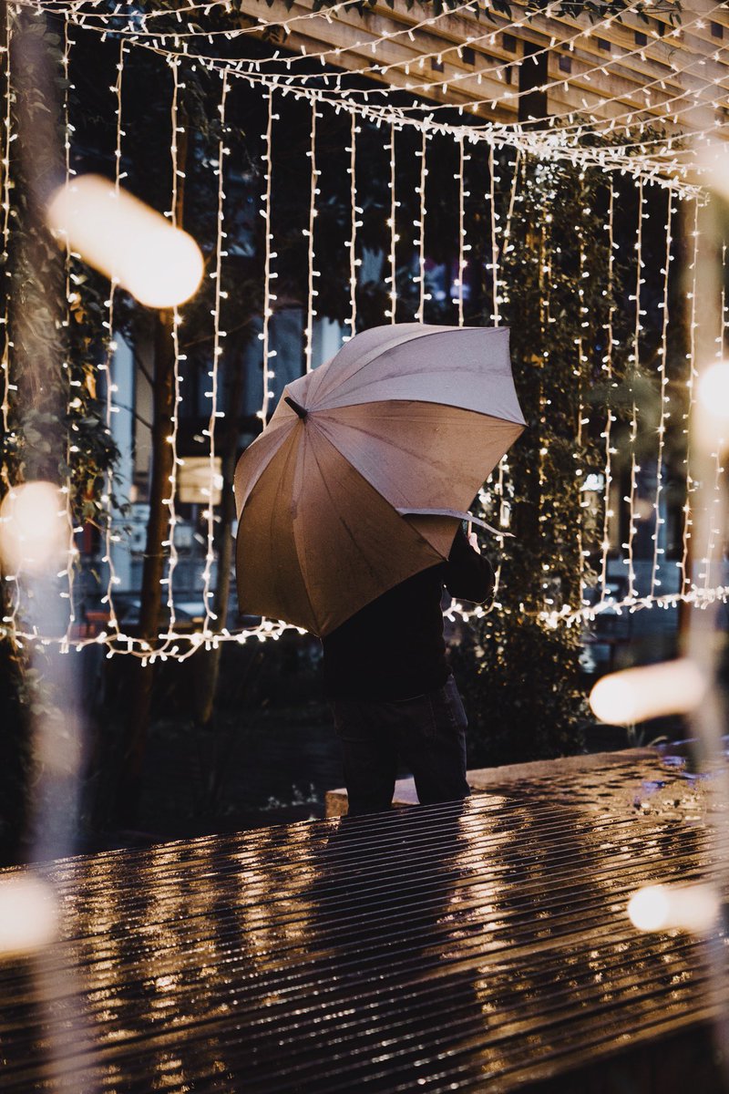 alone in the light ☂️✨

📍 Sydney 

#streetphotogarphy