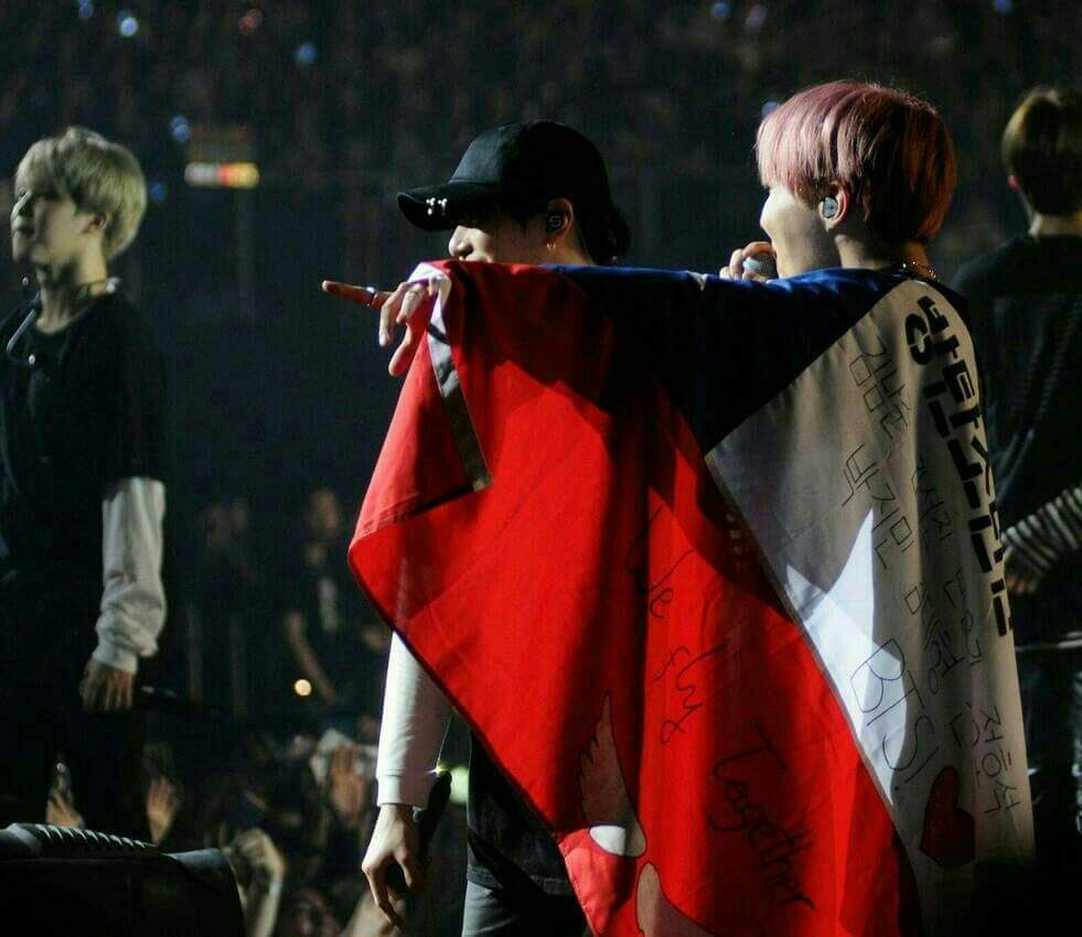 Moonnie10814386's tweet photo. Por favor vuelvan a sus tierras, se les extraña bastante, realmente me gustaría poder ir y disfrutar al máximo😭💓
#BTSENCHILE2022 #BTS https://t.co/3YgGsGUgOX