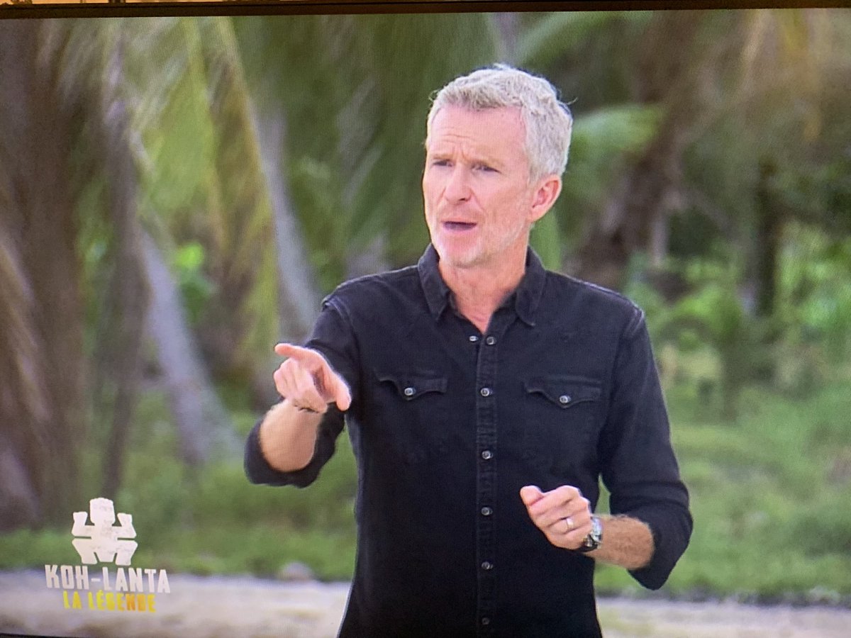 Mdr Denis il est épuisé de les voir galerer 
On dirait le prof de maths en plein contrôle « question 5 b, je vous conseille d’utiliser la division euclidienne » #KohLanta