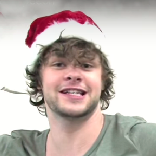 twantedicons's tweet photo. icons: @JayMcGuiness  - Christmas 
créditos: @mcguinesssx 

(gente esse video foi uma completa confusão) https://t.co/2Ja97QgL2B