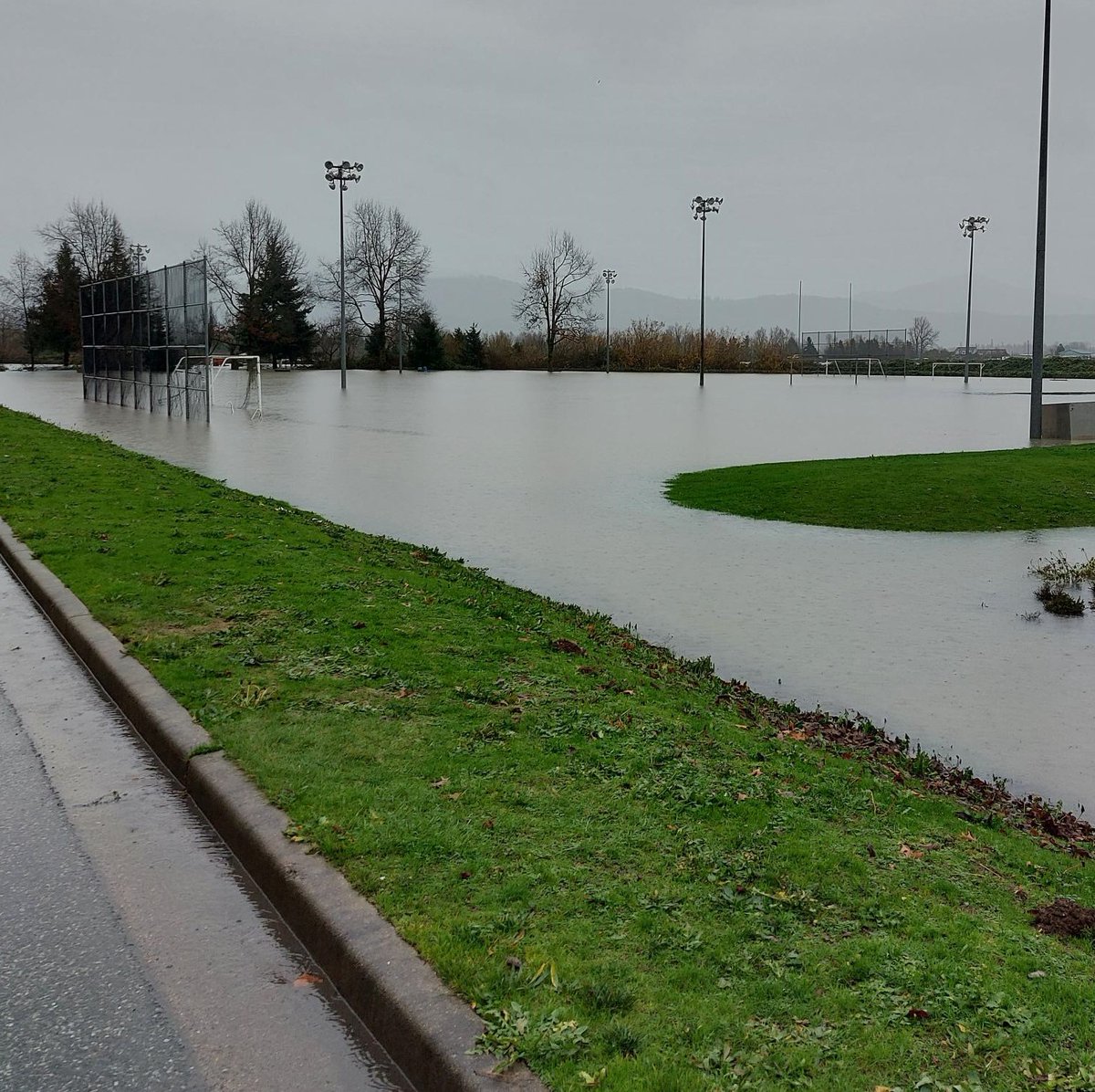 AbbyPoliceDept's tweet photo. Current water levels within Delair Park.  The photos were taken a few minutes ago.  Please stay clear of the park grounds for your safety. https://t.co/KcO9wjWfAo