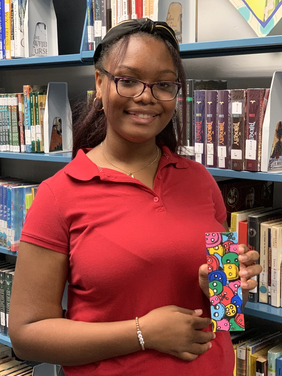Read4Lyfe's tweet image. Reading is fun &amp;amp;  bookmarks help a lot! When it was #buttonday &amp;amp; Leina chose a button bookmark to color ~  it’s LIT with @POSCAPens #justshowedittometoday @PRMPanthers @CCPS_SecELA