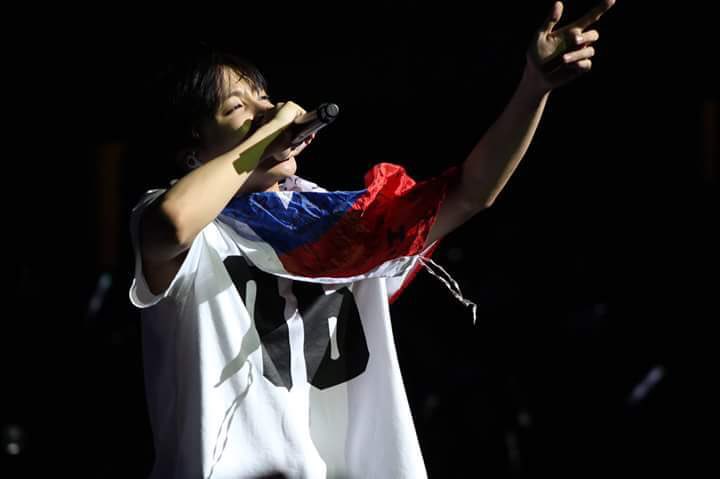 alejkskjuwu's tweet photo. mi wawita bella debe volver a levantar la bandera de su país🇨🇱♥️
#BTSEnChile2022 @ConnectedBts 💜 https://t.co/MkrG2UekrK