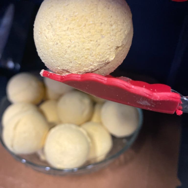 EWMASTORE's tweet photo. Luscious handmade bath-bombs with your favourite essential oils, to warm your spirits this season. π
#ewmastore #handmade #selfcare #bathbombs #supportlocal #shopsmallbusiness #dtes #strathcona #womenswork https://t.co/XfJXiEmj1N