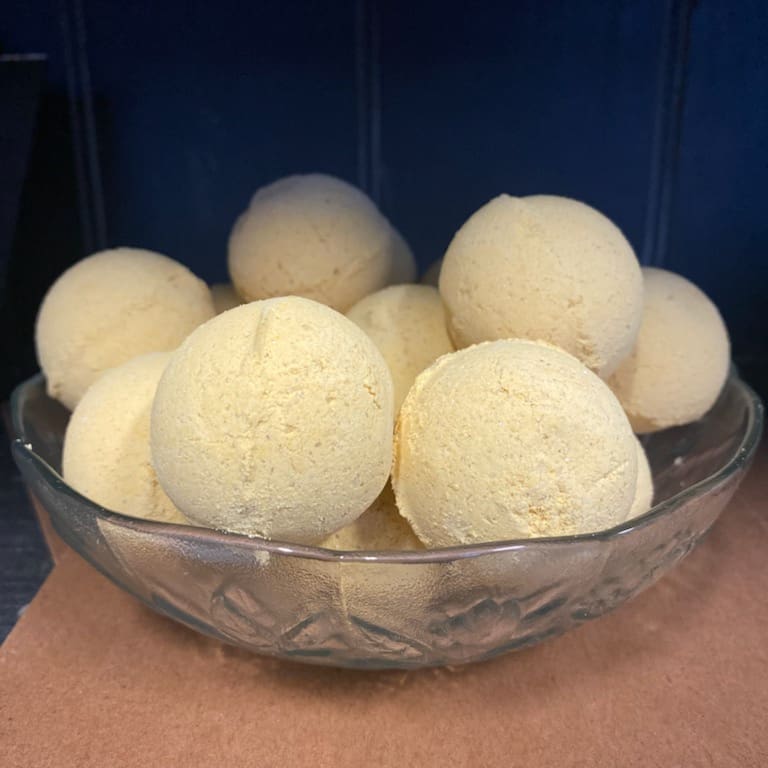 EWMASTORE's tweet photo. Luscious handmade bath-bombs with your favourite essential oils, to warm your spirits this season. π
#ewmastore #handmade #selfcare #bathbombs #supportlocal #shopsmallbusiness #dtes #strathcona #womenswork https://t.co/XfJXiEmj1N