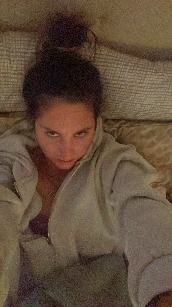 Hagamannn's tweet photo. Tell me why @ThatOneEuropean told me I look like $1000? That’s it? https://t.co/e66XXhhF6S