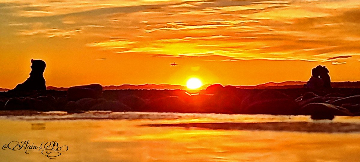 AlainBorsani's tweet photo. Voilà les Couleurs de ce Mardi en fin de Journée...Baïeta...#Ilovenice #FenetreSurNice #ExploreNiceCotedAzur #explorenice #Nice #nicemoments https://t.co/TFxSt5dvq8