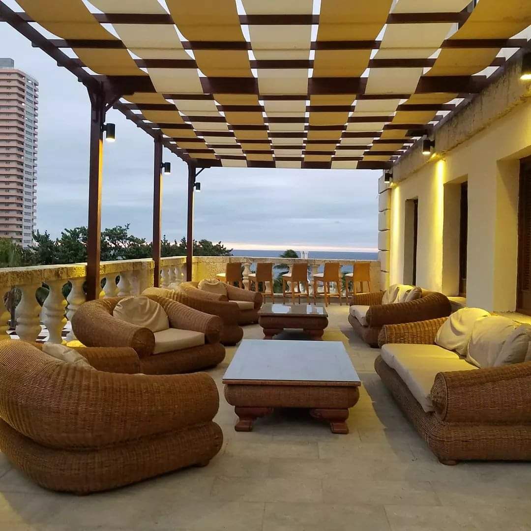 HNCuba's tweet photo. Nuevo| Elegante, renovado,  ventilado y reluciente el recién terminado 👉 #CigarBar en el #HotelNacionaldeCuba 🇨🇺 
#tabaco #ron #bar #Cigar https://t.co/NWh5FPrpiF