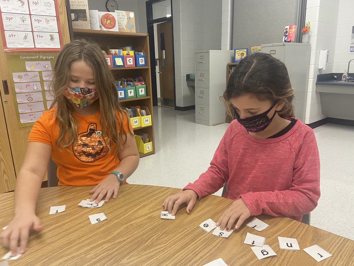 Third grade students build words as a warm up activity. Word building is a hands-on activity that helps students improve their spelling and reading skills. #makingwords #wellerwildcats