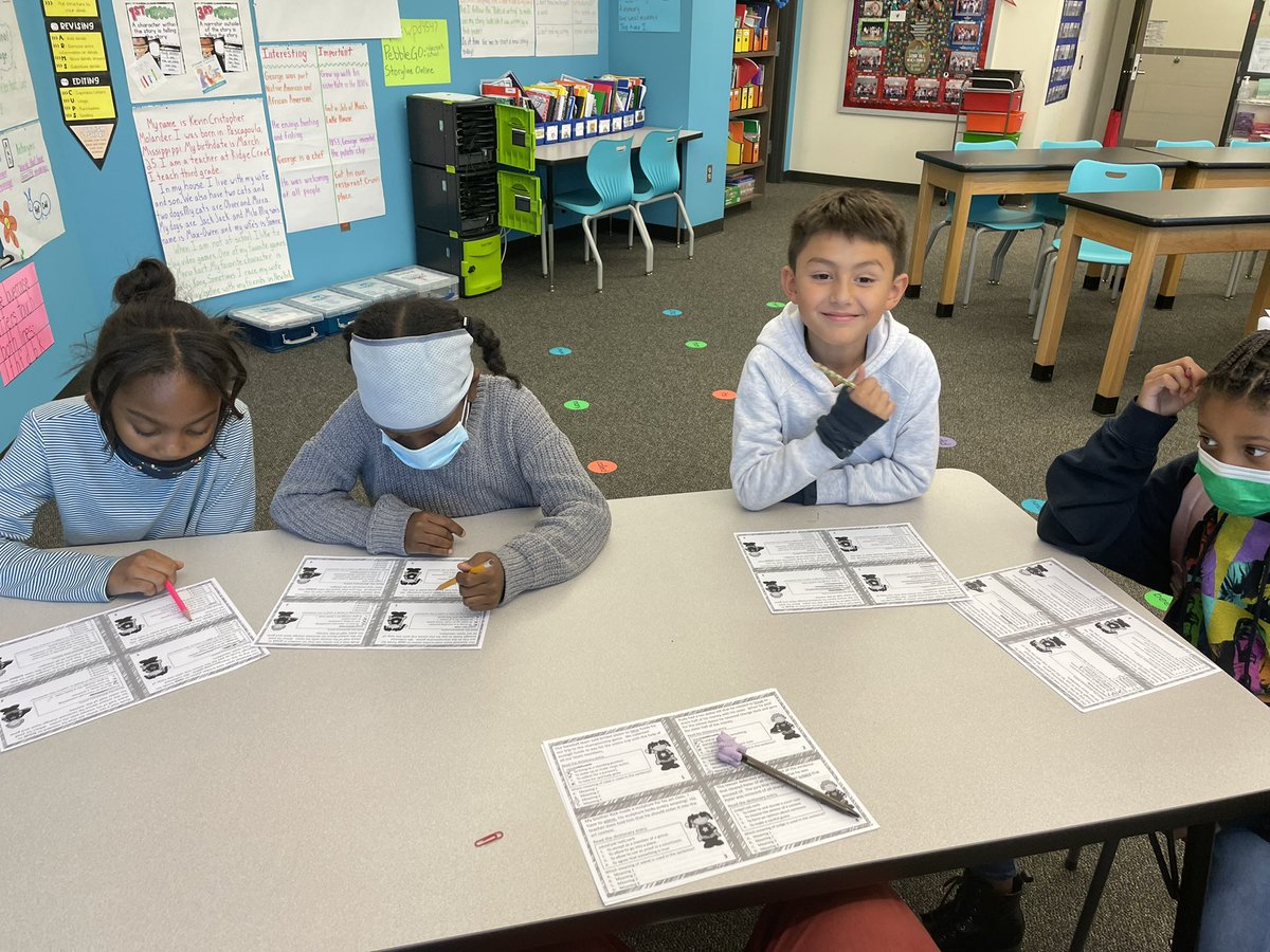 MrMolander's tweet photo. Multiple meaning words and dictionary entries during after school Cub Camp!! #learningafterhours #MYcubsROCK #lovemycubs @HumbleISD_RCE https://t.co/HdgYvPbFMz