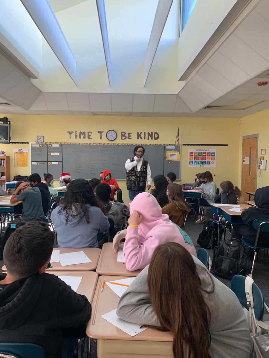 mslevert's tweet photo. Seventh grade dragons lovin’ the poetry workshop with Mr. Phillip Shabazz today! 🐉💙💚💛 https://t.co/OB9SLeQh6x