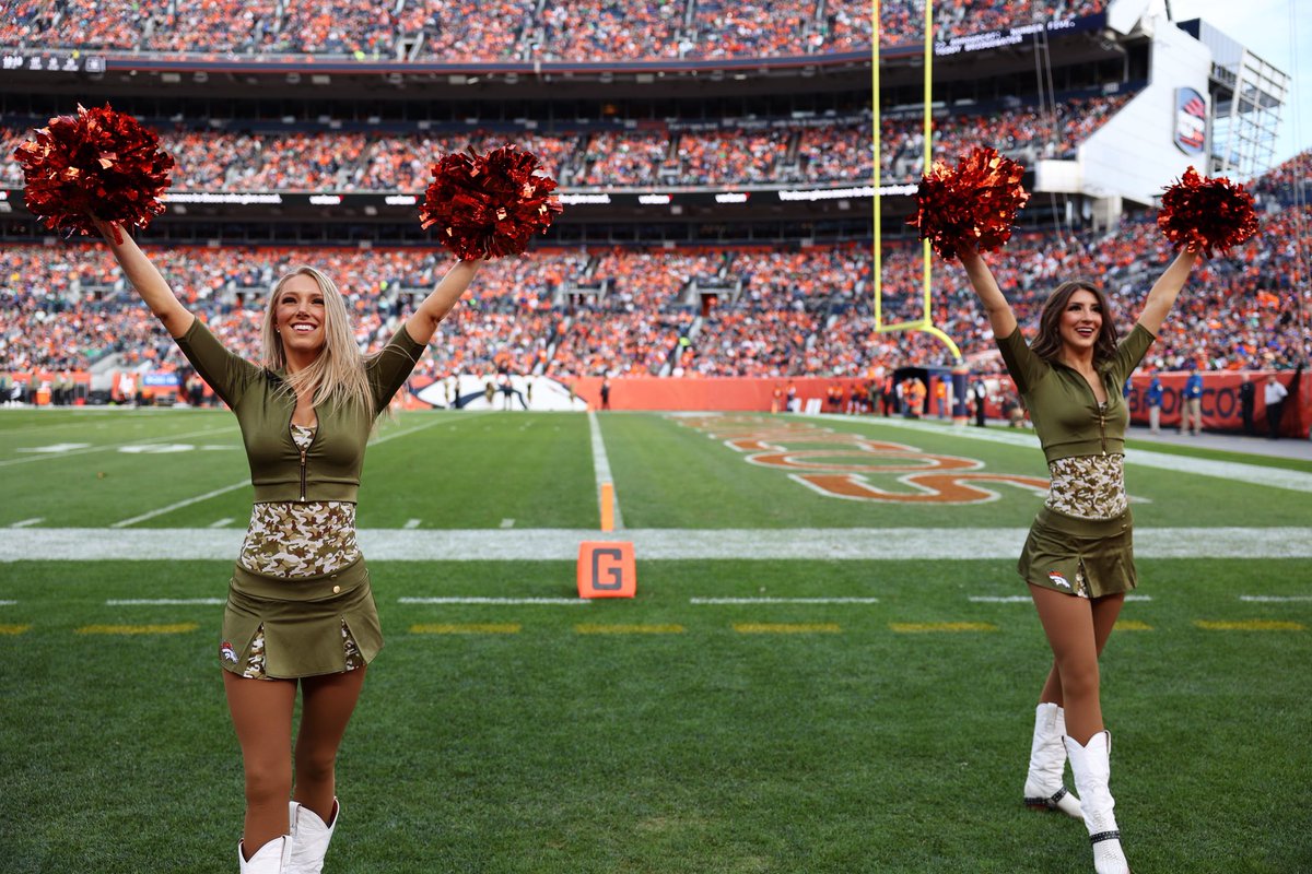 DBC_Sophia's tweet photo. Today is the LAST day to donate to this years #CheerfortheTroops campaign 🇺🇸 A huge thank you goes to all of you who have donated so far. For more information on how to give back this holiday season, click the link in my bio!
#CFTT | #DBC2021 https://t.co/gVwgUNPf6Z