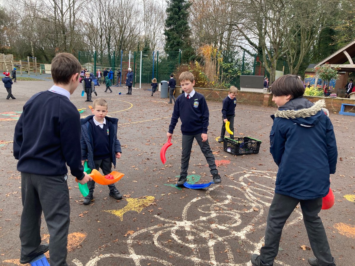 sonningprimary's tweet photo. Our proud play leaders, have been working closely with the lunch staff to implement the new playground activity zones as requested. #PupilVoice #LunchtimeFuntime #SchoolValues https://t.co/3zqIgmGOcc